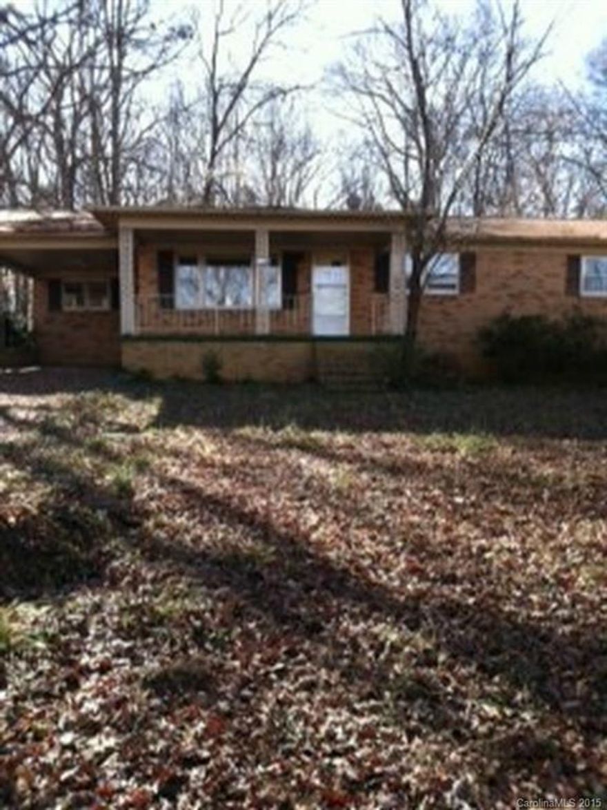 3BD/1BA brick ranch on a large 2acre lot. Sold As-Is. Property was built prior to 1978 and lead based paint potentially exists.