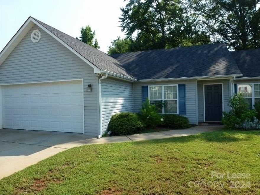 Cute House Located in Barron Estates in Rock Hill, SC, 3 Bedrooms, 2 Bathrooms, Vaulted Great Room with Gas Fireplace, Eat In Kitchen with Range, Refrigerator, Dishwasher & Microwave. 2 Car Garage. Patio.
No Smoking, Call Owner for All Pet Permission. Maximum Occupants 5. Available NOW for viewing by key sign out from our office Monday-Friday from 9am-4pm, except Holidays. Keys to be returned by 5pm same day. Requires $20 refundable deposit.