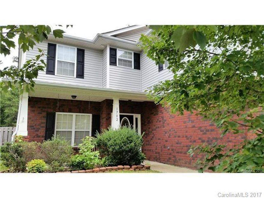 5 bedrooms plus a bonus. 3.5 baths . Master on the main level. Fenced in yard. Hardwood floors in the foyer, living room, kitchen, dining and breakfast area. 2 car garage. Bonus room can easily be a large bedroom making 6 total. Decorative molding in the dining room. Separate tub and shower in the master bath. Gas stove in the kitchen. Gas fireplace in the living room.