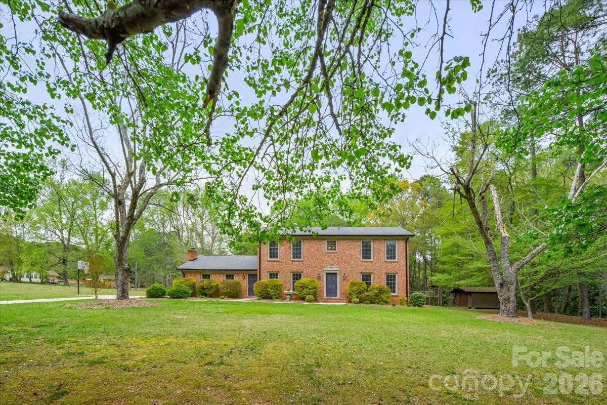 207 Williamsburg Lane