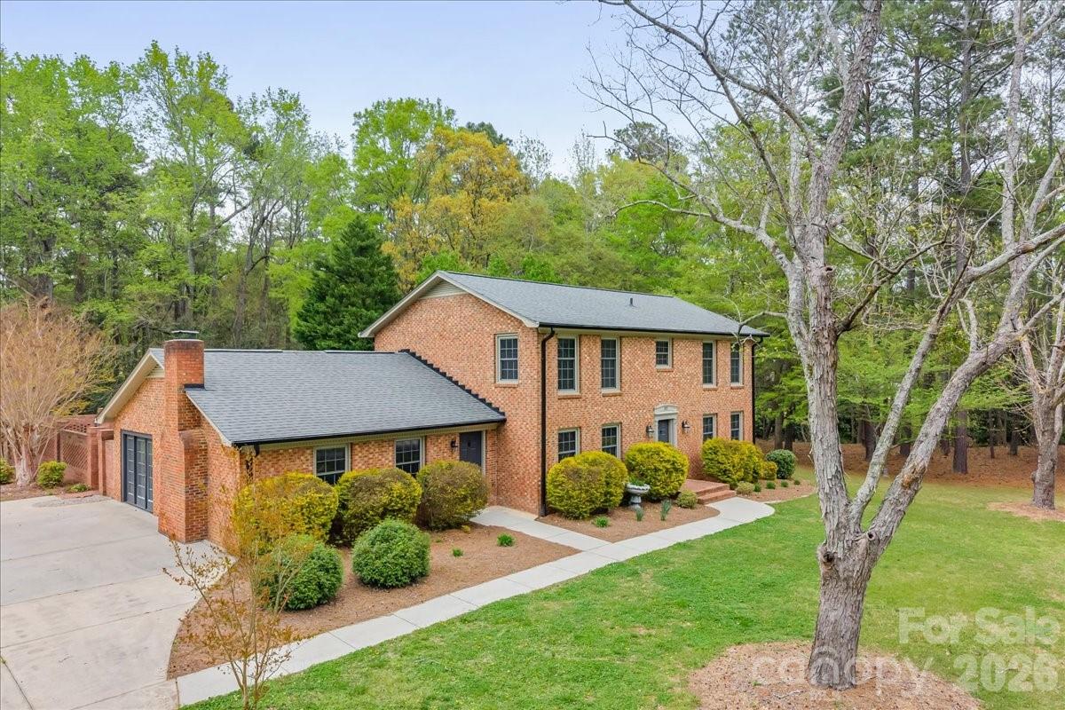 207 Williamsburg Lane