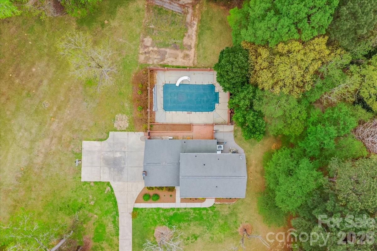 207 Williamsburg Lane