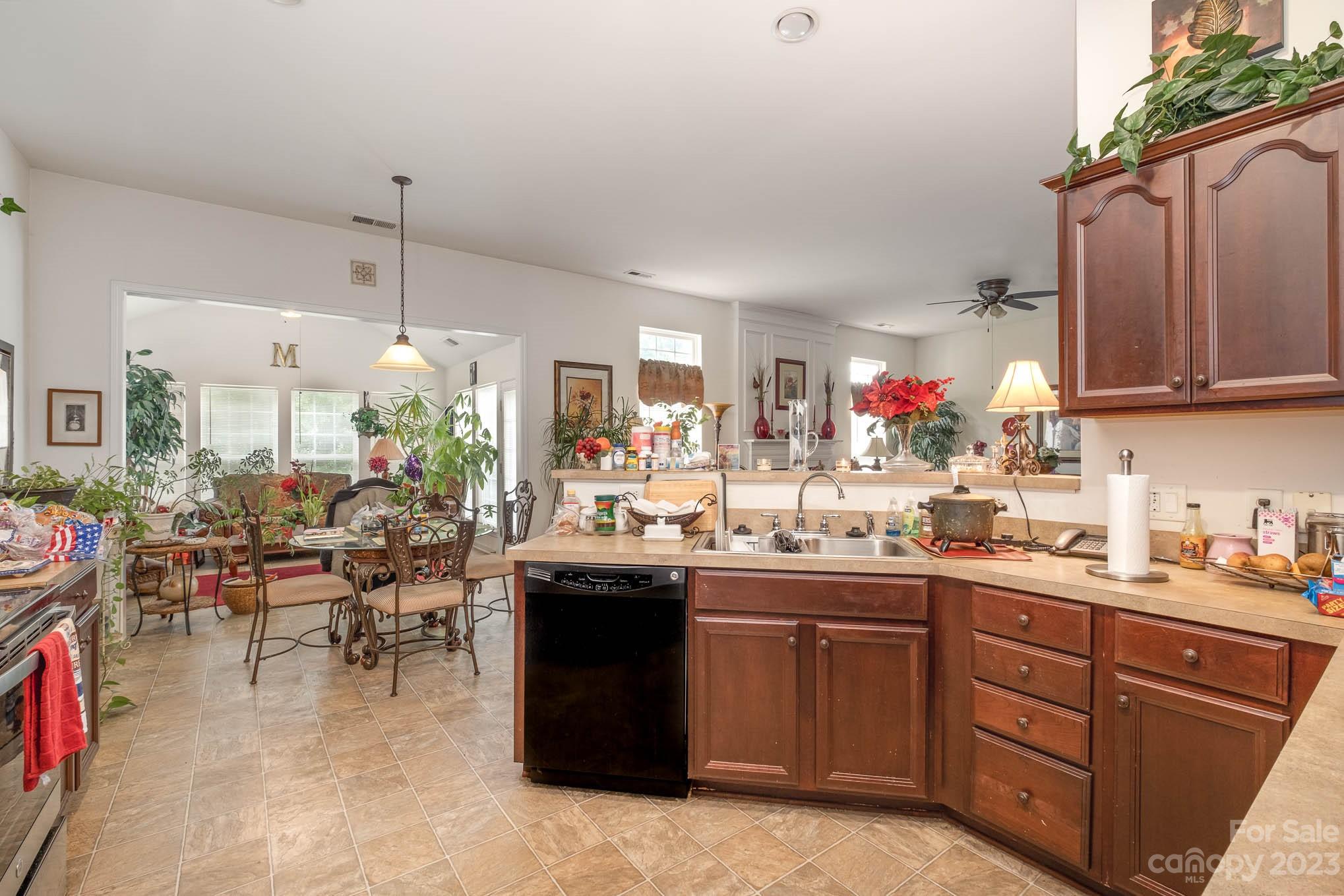 Villas of Sun Valley - Residential