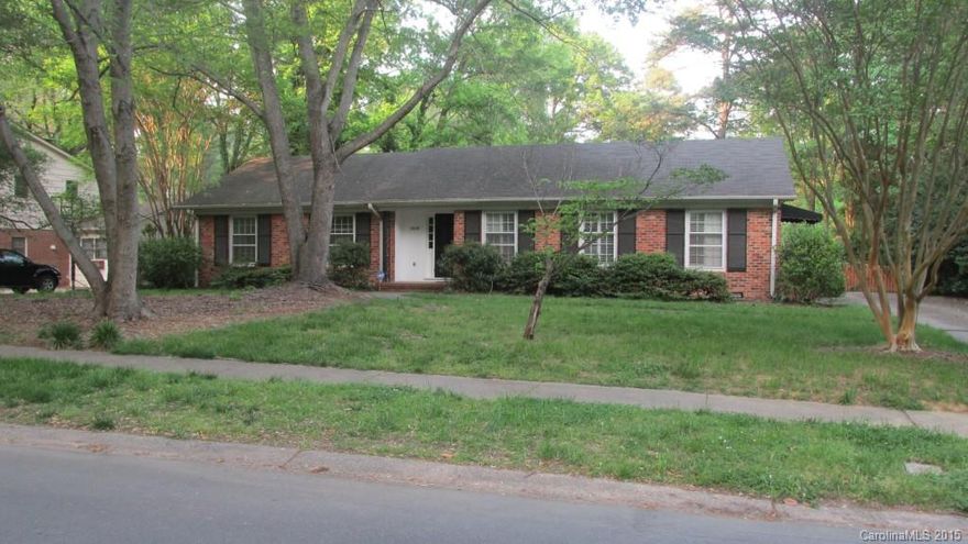 Price Reduced $25,000 to give Buyers funds to make updates as they wish. Stonehaven's ONLY ranch w/4 Bedrooms, 3 Full Baths. New Huge Master Bedroom, Master Bath, Huge Master Walk-In Closet added few years ago. Open plan between Kitchen & Family Room makes extended view from Kitchen to Large Screen TV/Media & Fireplace. Granite Kit Tops, New Oven, New Kit Faucet, New Int. Paint, Hardwood floors in all rooms & Under new carpet in 2 Bedrooms if Buyer wants hardwd floors. Fireplace. Ceiling Fans.