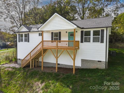 12 Holcombe Road Candler NC 28715
