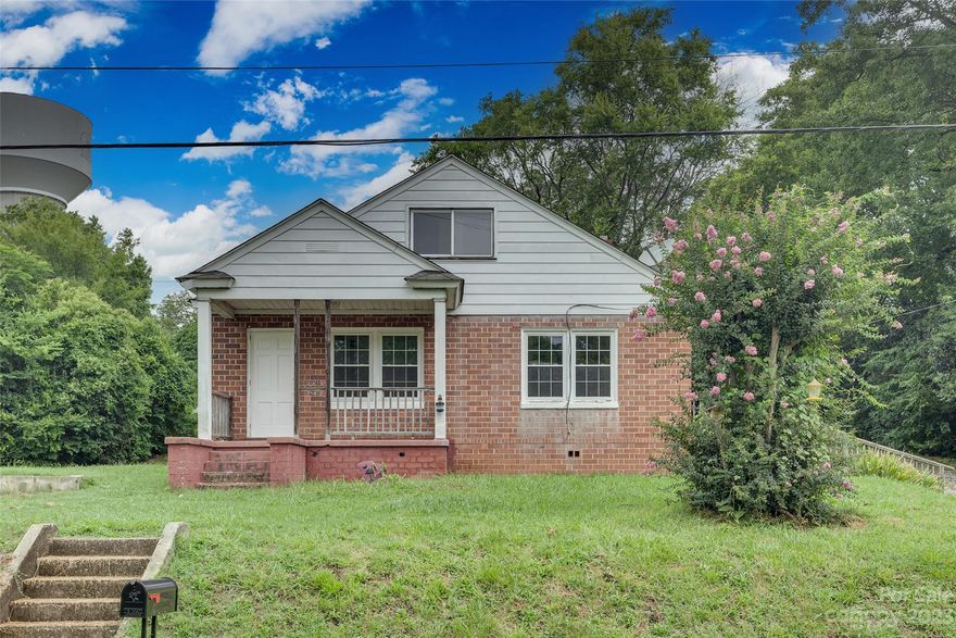 Welcome to this charming home in the heart of Fort Mill, SC! Nestled in a prime location close to downtown, this home presents an exciting opportunity for those seeking a fixer-upper with the potential to become a stunning residence. Boasting a coveted proximity to shopping, dining, breweries, and easy access to the interstate, the convenience and lifestyle of this property are unparalleled. For those seeking outdoor recreation, this residence is within easy reach of parks and nature trails, allowing you to immerse yourself in the beauty of the surrounding landscape. With a little vision, this home has the potential to become your dream home. Don't miss out on this rare opportunity to create a beautiful and personalized space in the heart of Fort Mill. Schedule a viewing today and unlock the possibilities that await in this sought-after location!