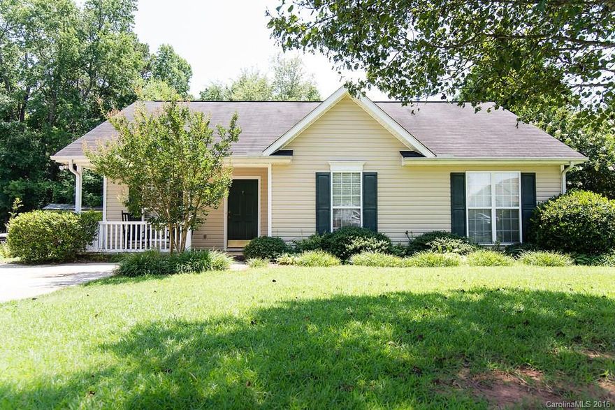 Adorable home in a quiet country setting featuring a large fenced backyard with a wired workshop and covered patio.  This charming home features a covered from porch and a great room with a fireplace and vaulted ceiling. This home comes with new stainless steel appliances.  This home also has access to a community clubhouse and a large community swimming pool and is in a location convenient to shopping, dining and entertainment and is an easy ten minute commute to I-77.