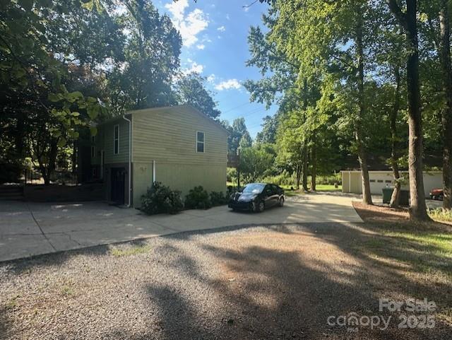 3211 Winding Trail