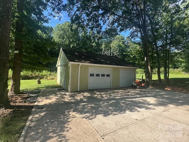 3211 Winding Trail