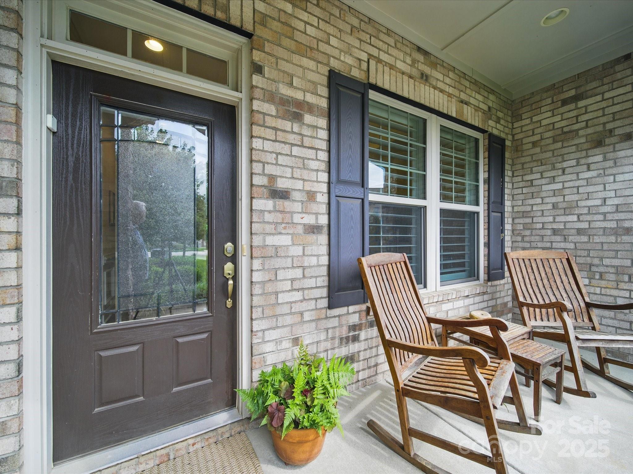 1004 Fairbanks Court