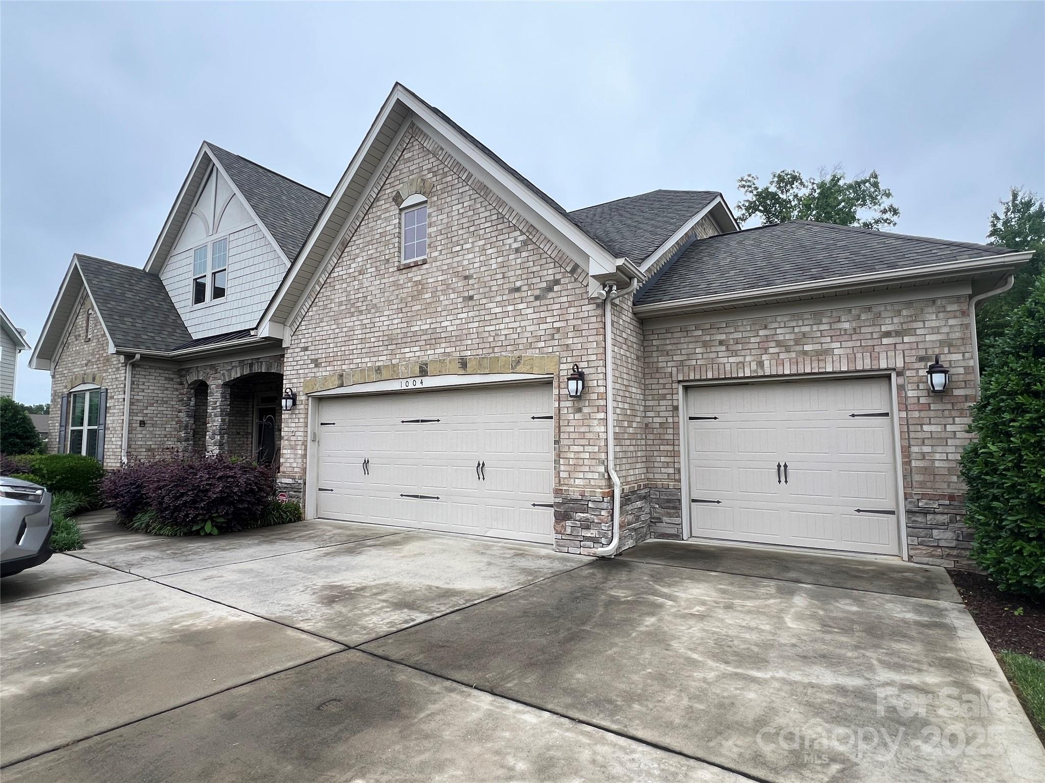 1004 Fairbanks Court