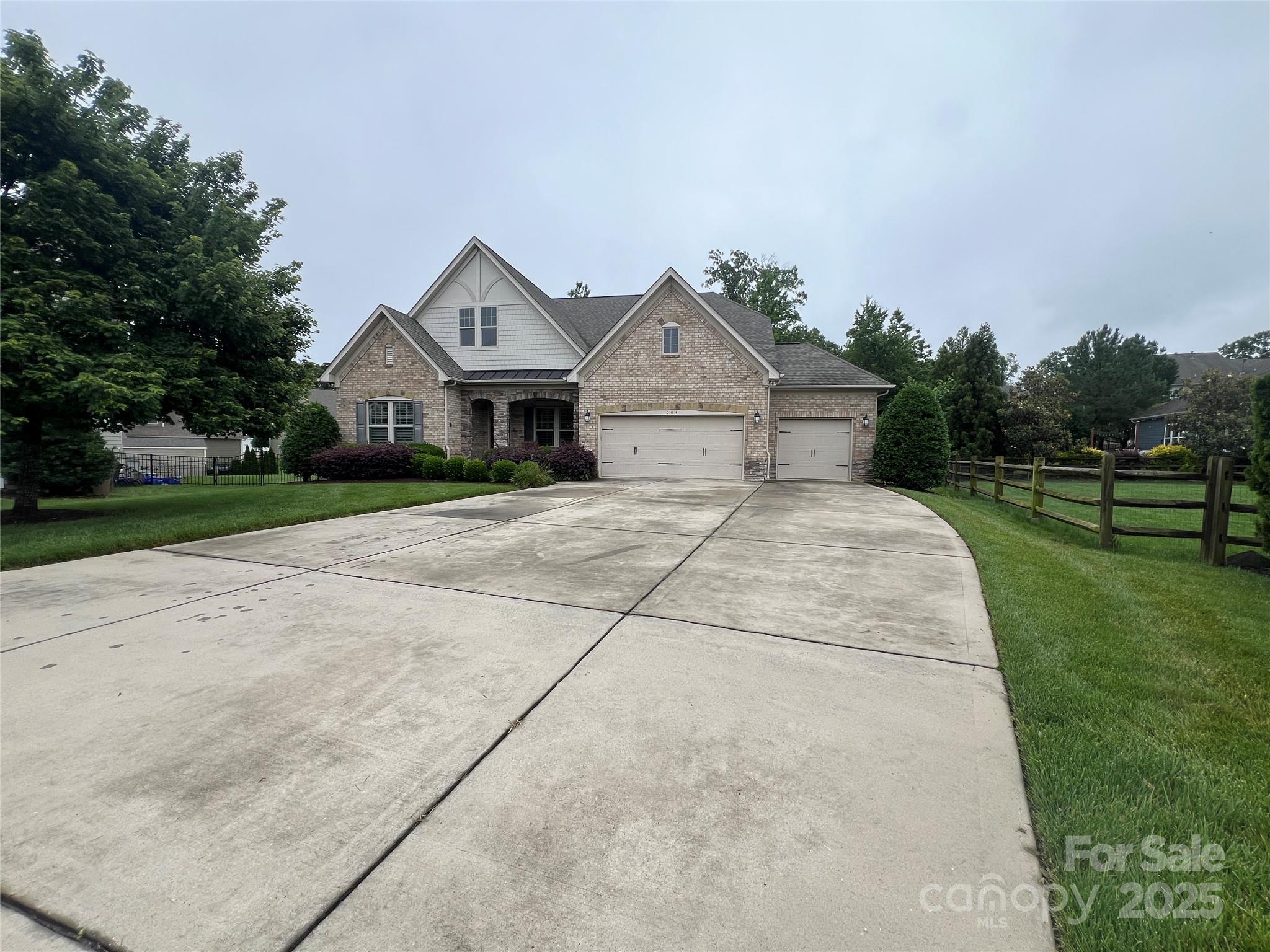 1004 Fairbanks Court