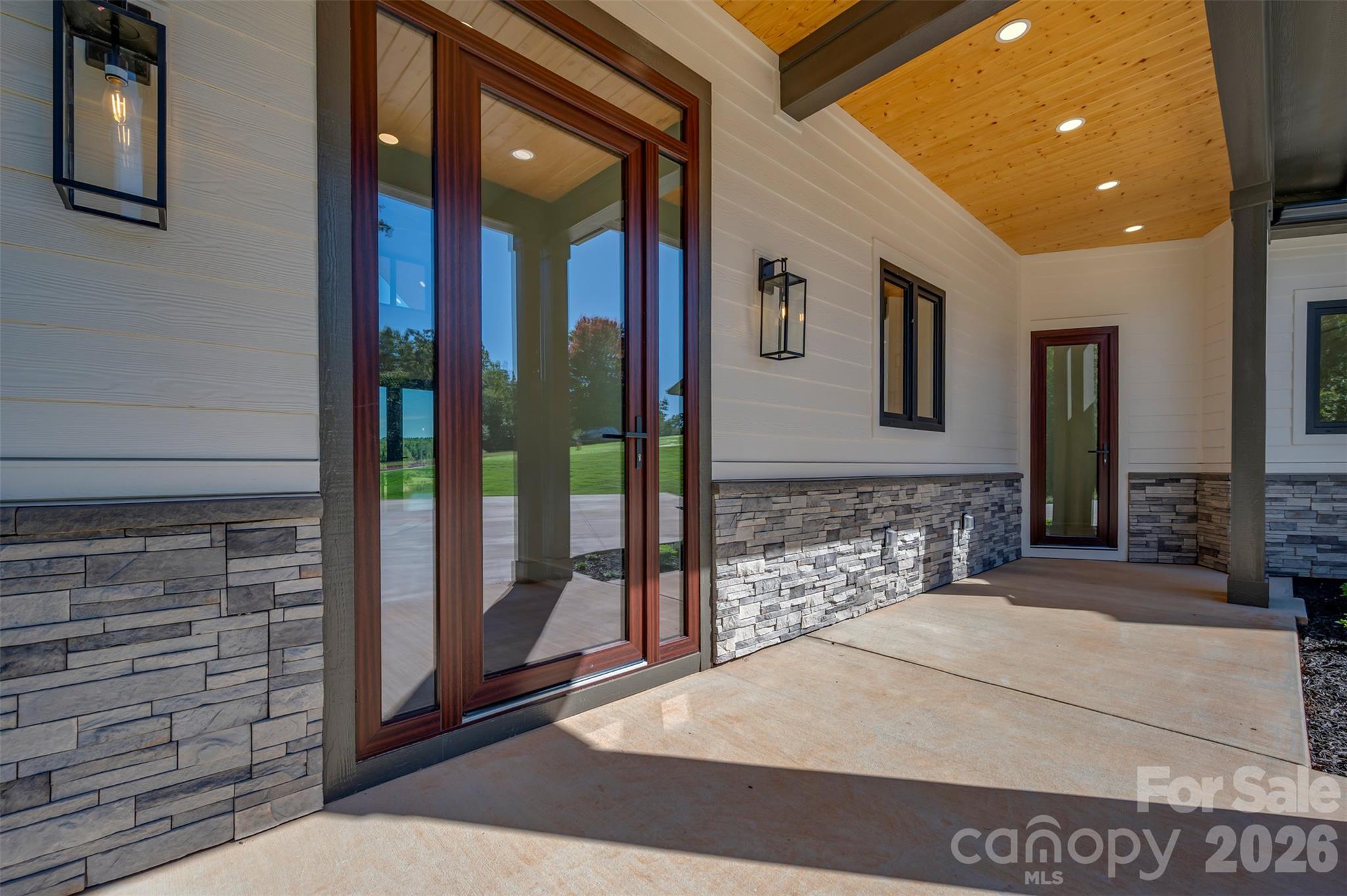 438 Mapleton Lane