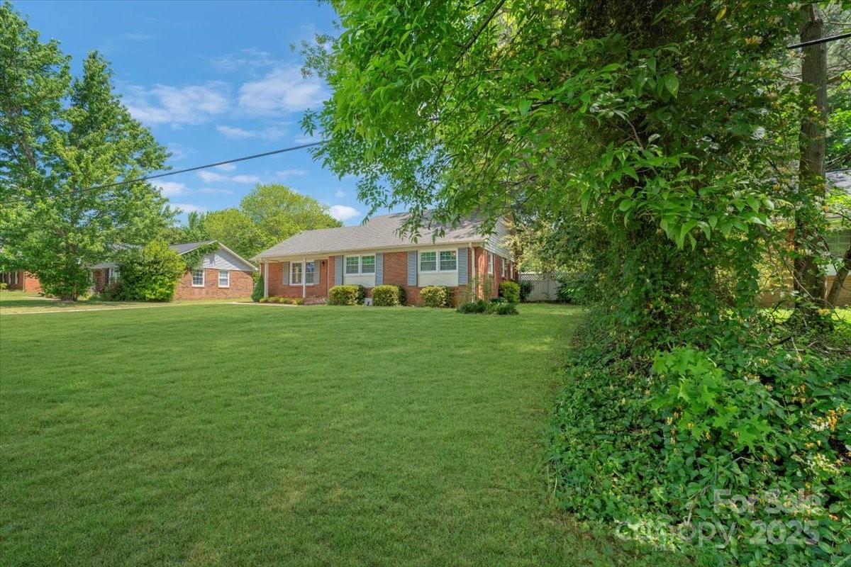 8206 Idlewild Road 22