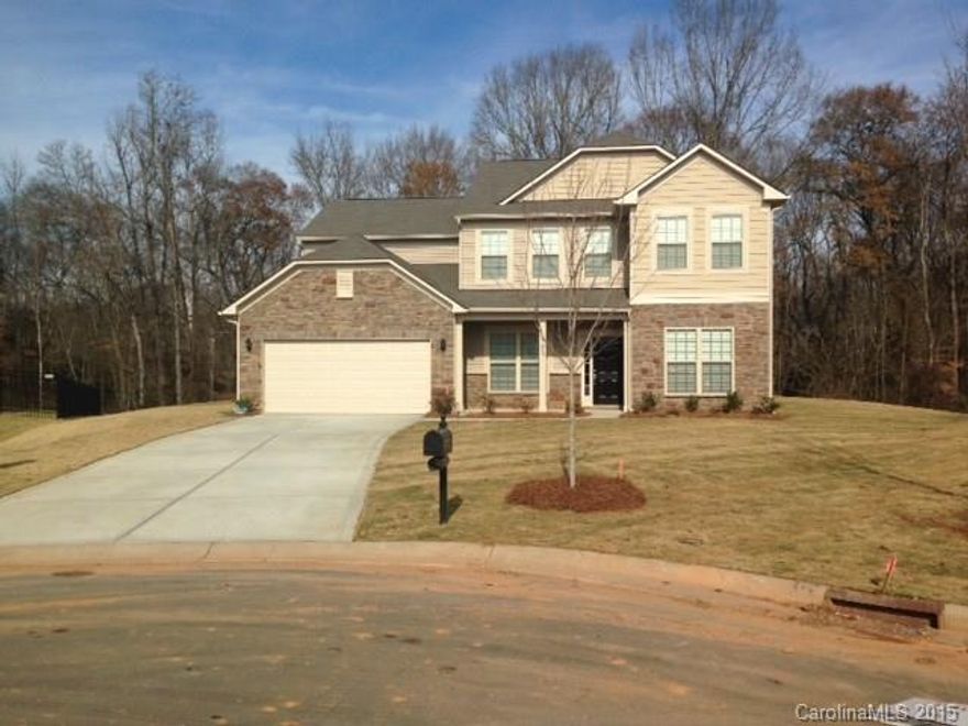 Last chance to have popular Wingate floor plan on large treed cul de sac lot.
Move in ready!
Guest suite on first floor
Sunroom
Stainless Appliances
Storage Bay in Garage
Hardwood Floors
+more!