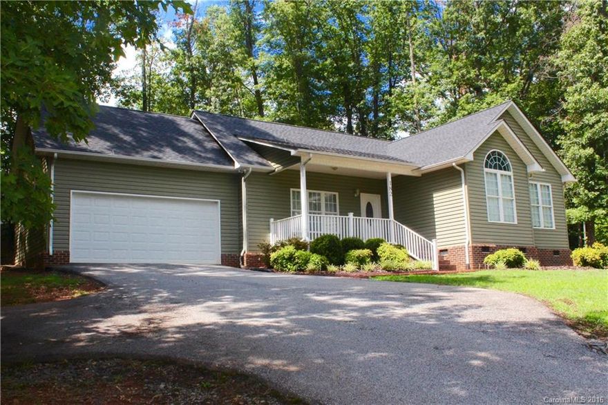 This house is located at a cul-de-sac on Hutchins Drive. It has three bedrooms with a nice master bedroom suite. The master bath has a garden tub and a shower. There is a walking closet in the master suite as well. The family room is large with a vaulted ceiling and open access to the kitchen and dining area. The kitchen has all of the appliances staying and is not only efficient but very nice.