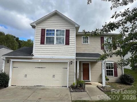 Photo of 4828 Lynn Lee Circle, Charlotte, NC 28269 (MLS # 4404434)