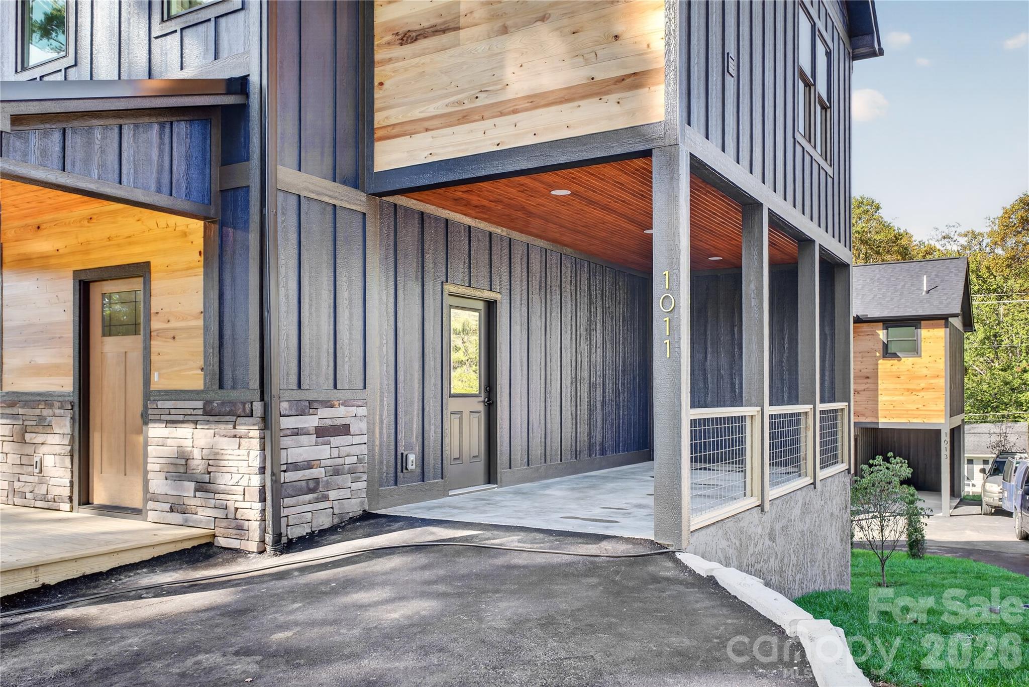 1011 Fassifern Court