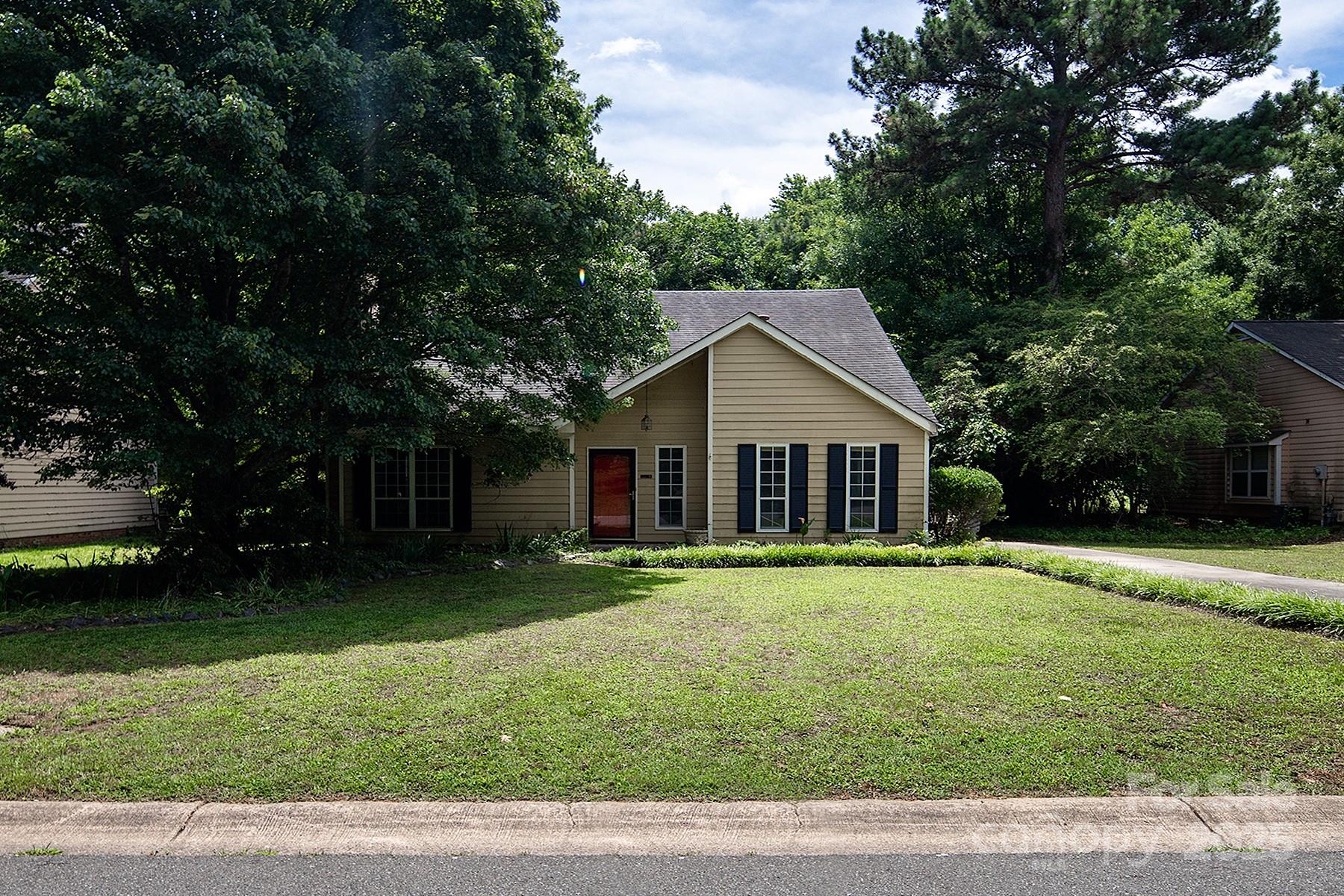 8618 Rittenhouse Circle