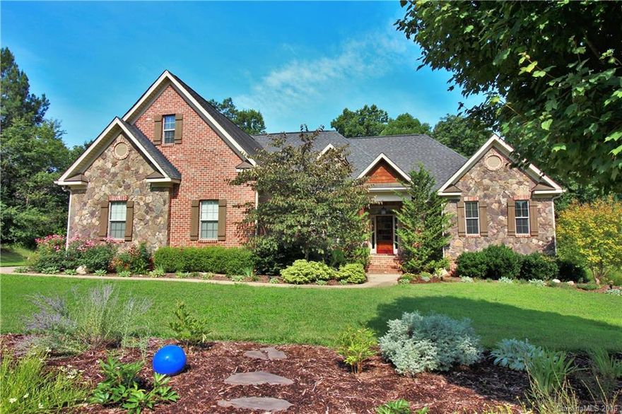 Absolutely Stunning Custom Brick & Stone Home on 1+Ac in the Desirable Lake Wylie Community of Carolina Coves!Main Features Grt Rm w/Beamed Ceil & Stne Fpl~Gourmet Kit w/Gas Cooktop & Hood~Gorgeous Mast Ste w/Lghtd Trey Ceil~Luxury Bth~Din Rm~Off/Liv~2 Add'l Bds~1.5 Bths~Amazing Lndry/Drop Zone w/Built-ins~New Snrm w/Porc Tile~Skylights~Upper Lvl Bd + Bns & Fl Bth~50k Sec/Entertain Sys~TOO Many Amazing Features to List!For Full 3D Tour GO TO https://my.matterport.com/show/?m=d4CTNMxipkJ&brand=0