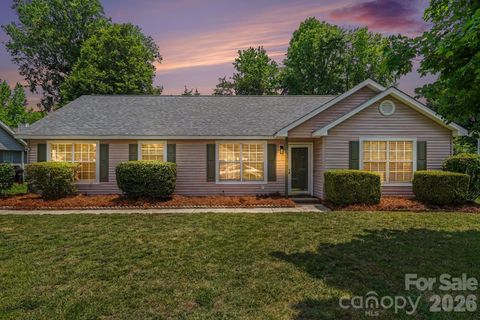 Photo of 7518 Prindle Lake Drive, Charlotte, NC 28227 (MLS # 4397454)