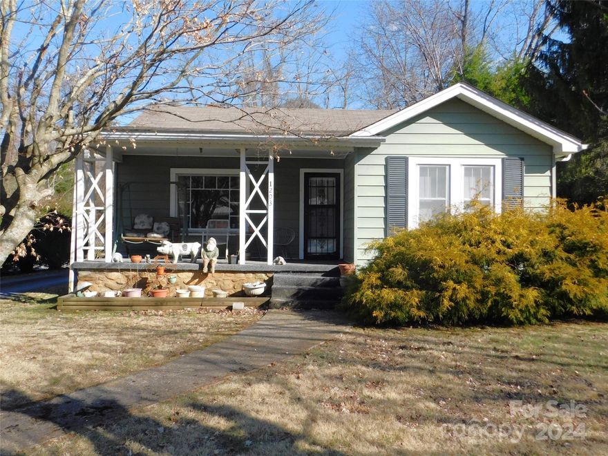 Cozy Cottage with 2 bedrooms and one bath with wood floors and eat-in kitchen. The home is being rented month to month and also the very large double garage is also rented month to month as a wood working shop. Many possibilities for this property. Would also be great for a first time home owner or just to downsize. Property is located in a flood zone.