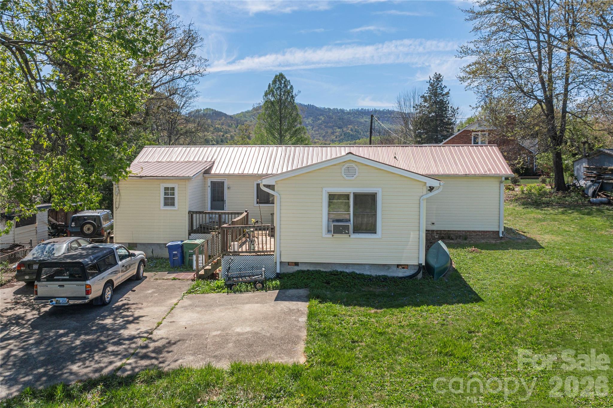 Photo 1 of 19 — 11 E Porter Road, Asheville, NC 28803