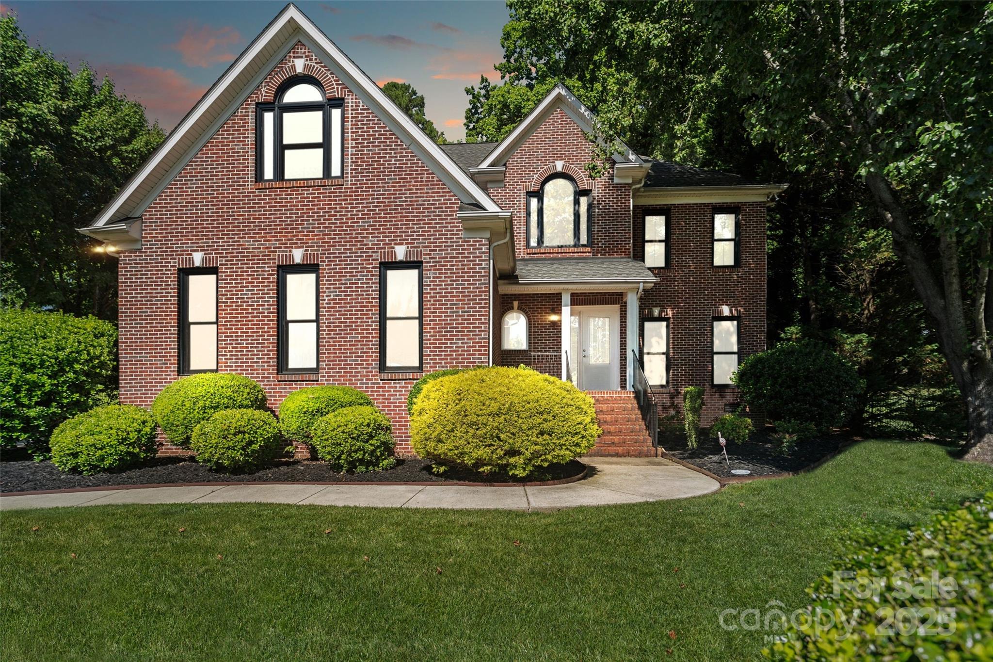 121 Canterbury Crossing