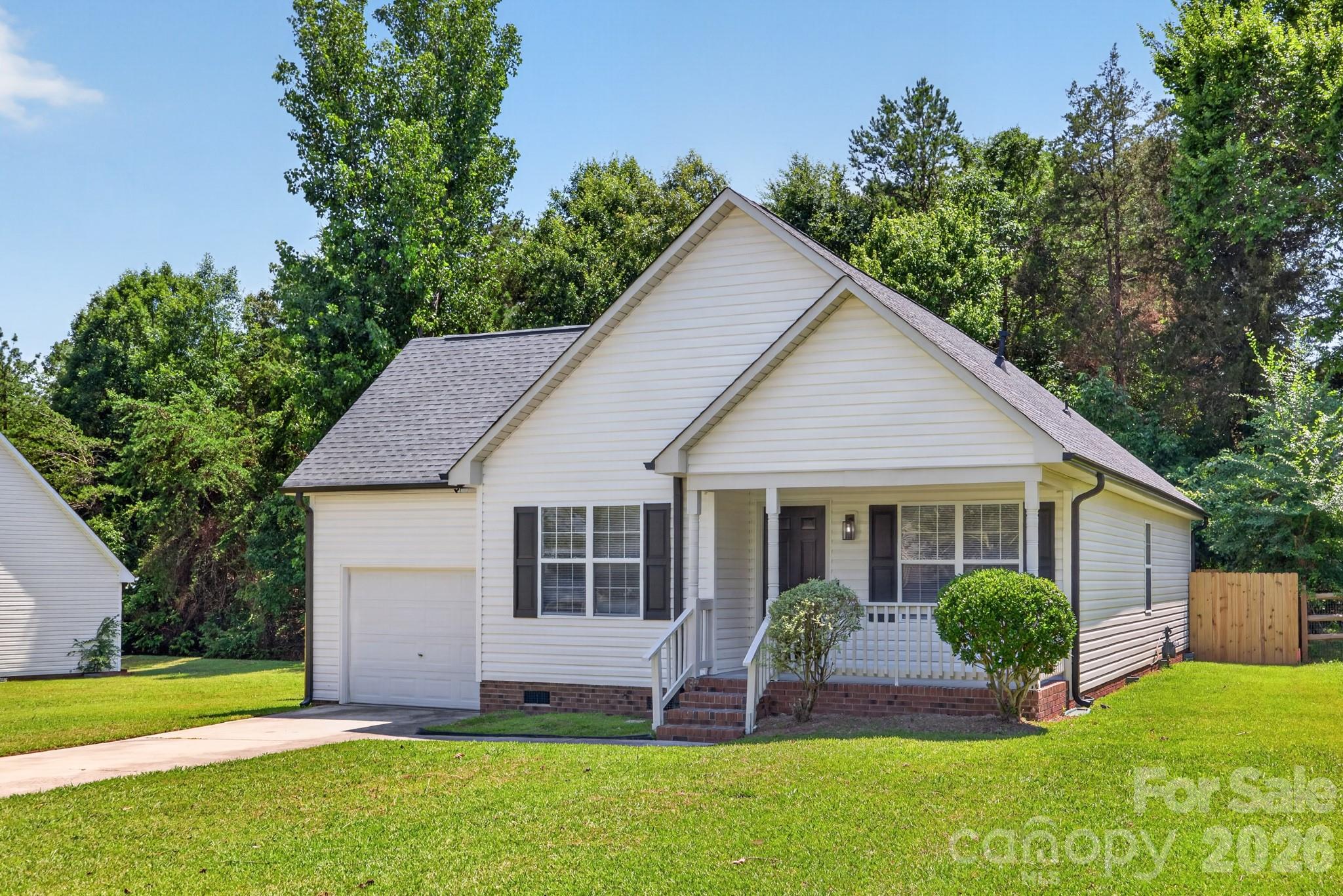 1001 Loch Lomond Circle