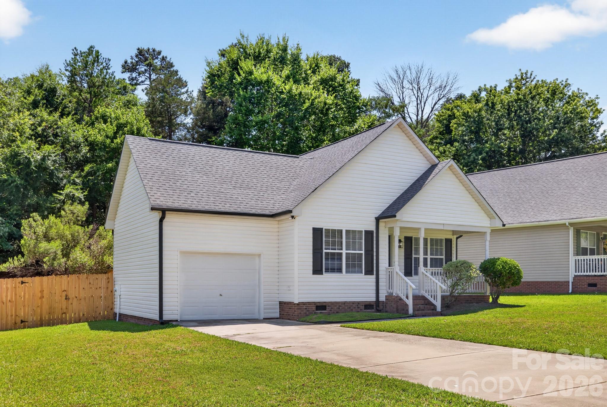 1001 Loch Lomond Circle