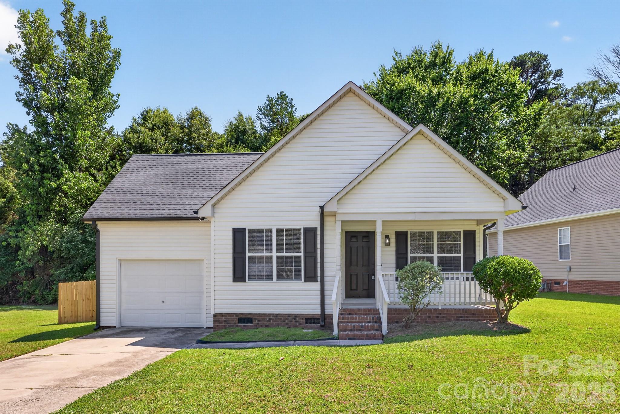 1001 Loch Lomond Circle