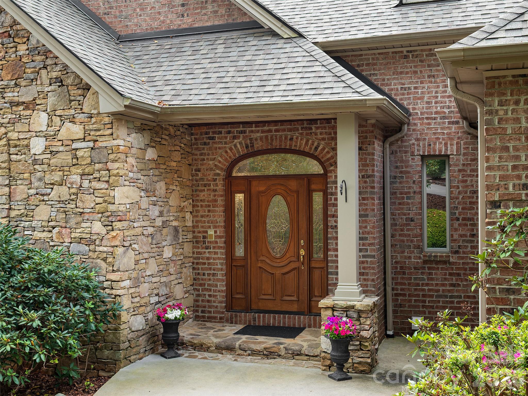 612 Holt Lane