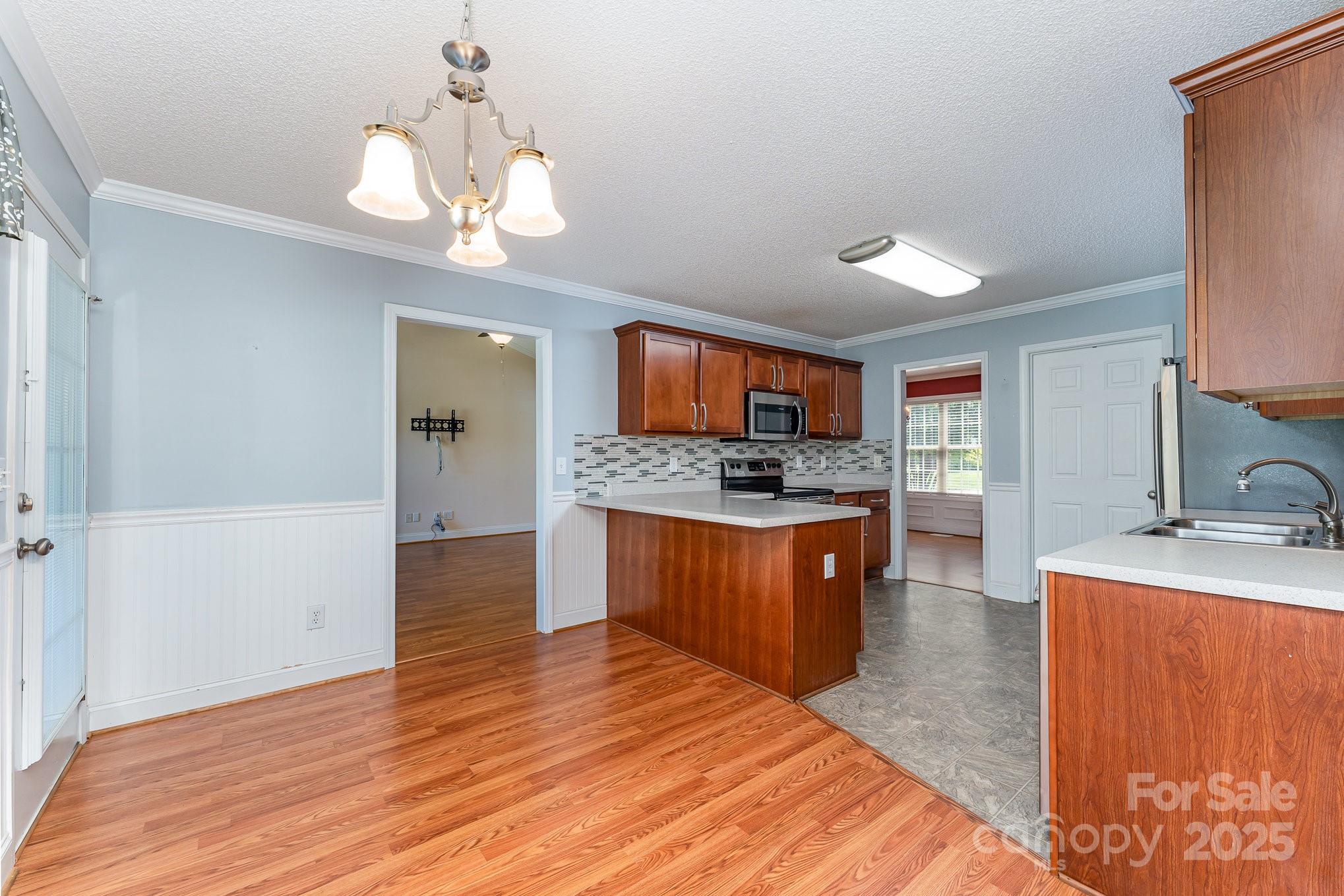 1618 Secret Garden Court