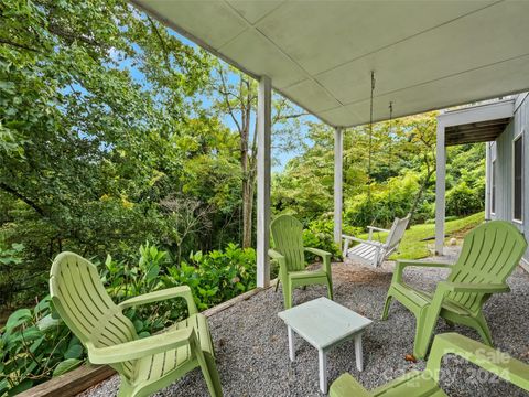 A home in Saluda