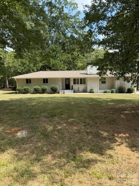 Photo of 1405 Lakeview Drive, Pineville, NC 28134 (MLS # 4428621)
