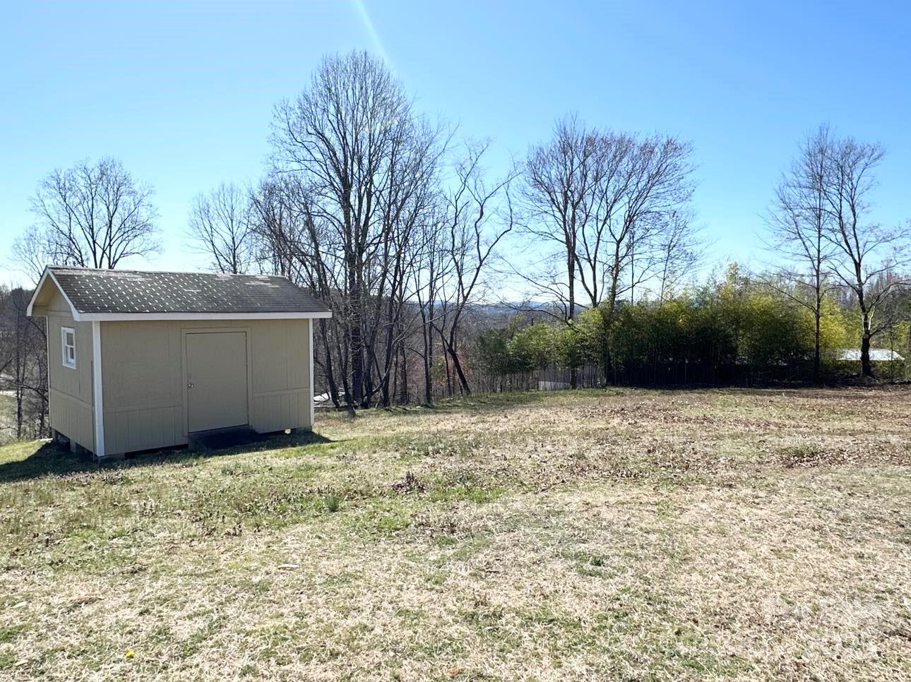 Lenoir, North Carolina 28645, United States, 2 Bedrooms Bedrooms, ,1 BathroomBathrooms,Residential,Under Contract,91293