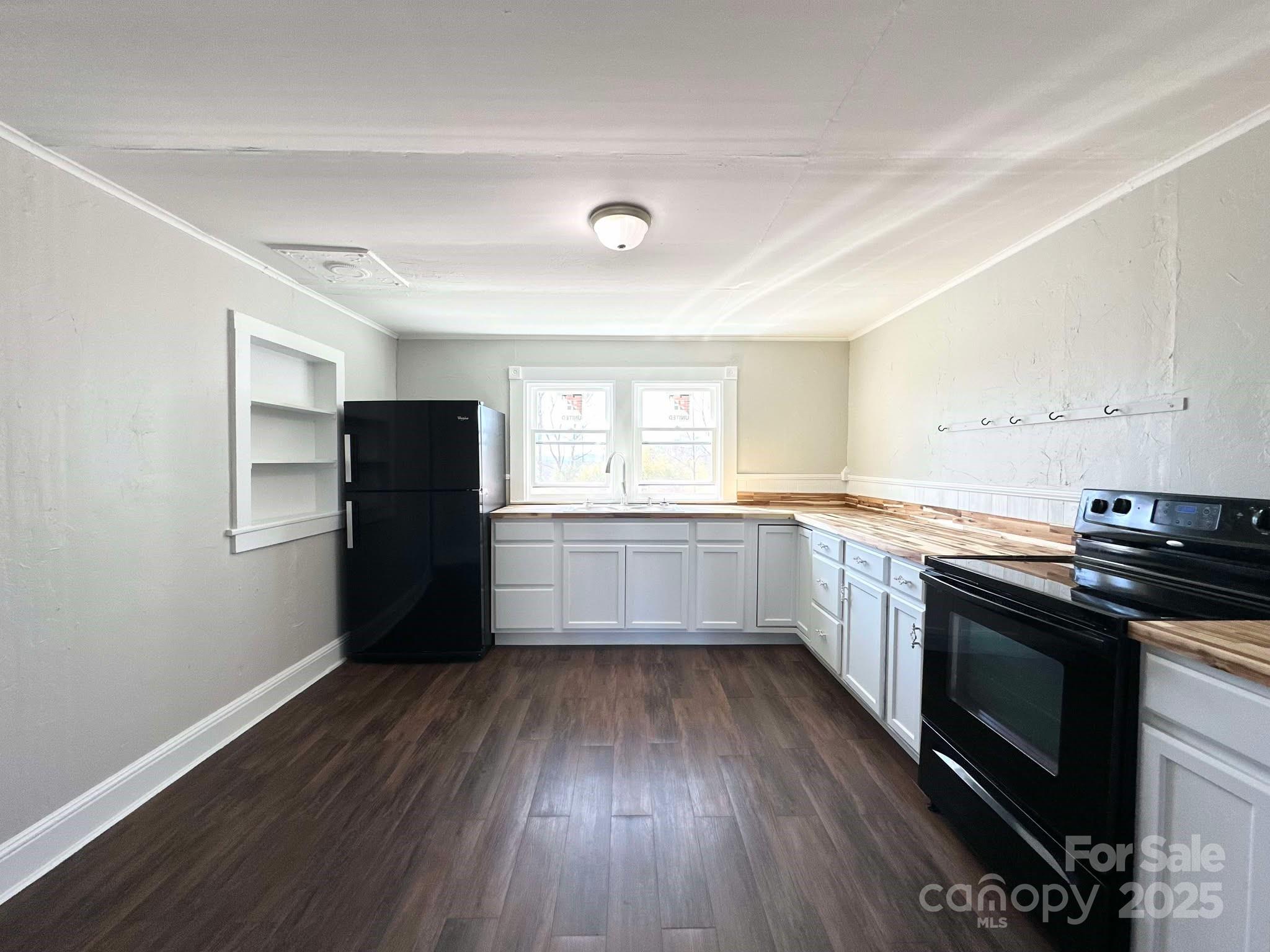 Lenoir, North Carolina 28645, United States, 2 Bedrooms Bedrooms, ,1 BathroomBathrooms,Residential,Under Contract,91293