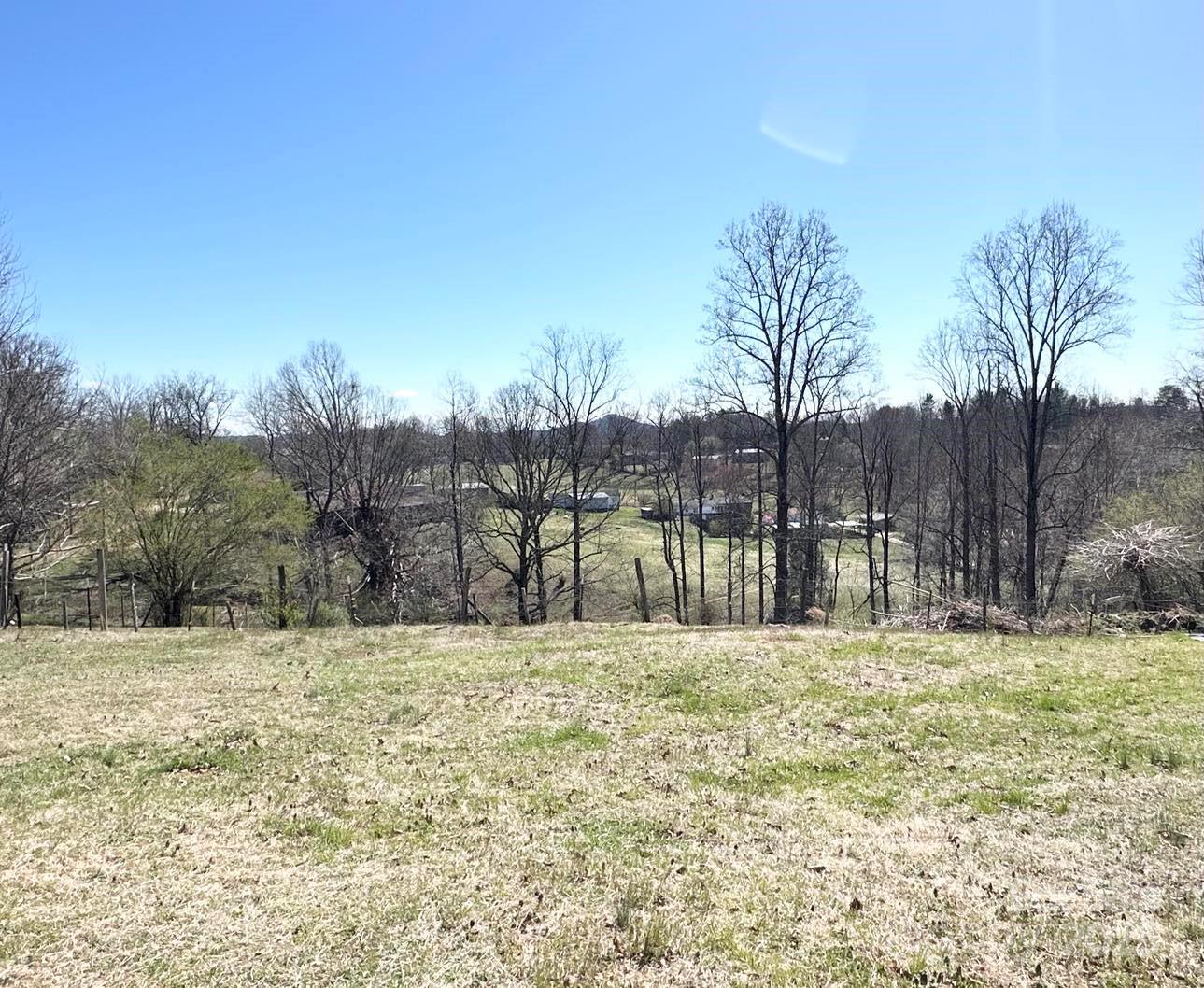 Lenoir, North Carolina 28645, United States, 2 Bedrooms Bedrooms, ,1 BathroomBathrooms,Residential,Under Contract,91293