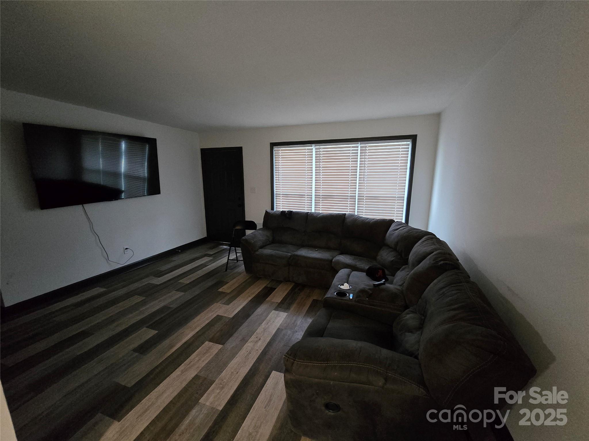 5009 Highlake Drive