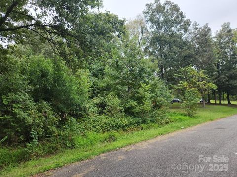 Photo of 5930 Hardwood Lane, Concord, NC 28027 (MLS # 4307304) Photo of 5930 Hardwood Lane, Concord, NC 28027 (MLS # 4307304)