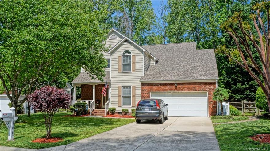 Immaculate Home in Stratford Forest! Upgraded kitchen with granite counters, breakfast bar, stainless appliances & plenty of cabinets. 2-story foyer, formal dining room, 3 bedrooms & large bonus room w/storage. Vaulted master w/ ensuite bath, dual vanity, garden tub & separate shower. Enjoy the sounds of nature from the deck & fenced yard which backs to walking trails. Community features pool, playground, tennis court & walking trails to Birkdale Village. Convenient to shopping, schools & I-77.