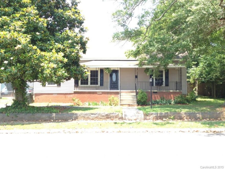 This charming ranch in the heart of Rock Hill offers large, welcoming rooms w/ all original hardwood floors.  Retreat to 1 of the 3 large bedrooms filled w/natural light, then soak your troubles away in the large garden tub!  On beautiful Carolina days and nights, enjoy your sweet tea on the rocking chair front porch.  New HVAC installed 12/2014. In 2001: new siding, energy efficient windows, insulation, remodeled/added onto bathroom.