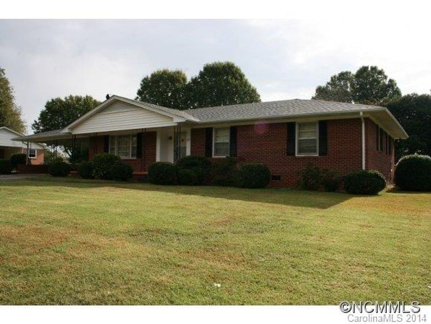 VERY NICE WELL KEPT BRICK HOME LOCATED IN A GREAT AREA IN FOREST CITY. HOME OFFERS A LIVING ROOM WITH A BRICK FIREPLACE, DEN, LARGE BEDROOMS, TWO BATHS WITH TILE SHOWERS, LAUNDRY ROOM, FEW ROOMS FRESHLY PAINTED, LARGE COVERED FRONT PORCH, DOUBLE CARPORT WITH TWO STORAGE ROOMS, LANDSCAPED YARD, AND A GREAT BACK YARD.