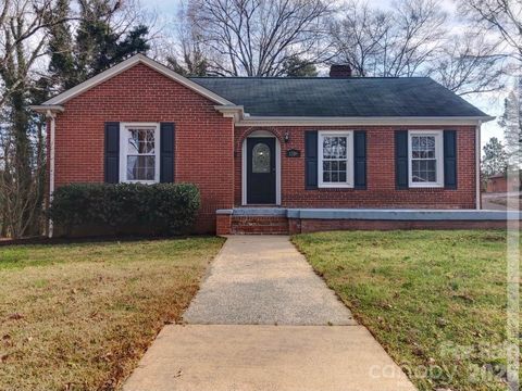 Photo of 1106 8th Street NE, Hickory, NC 28601 (MLS # 4358898)