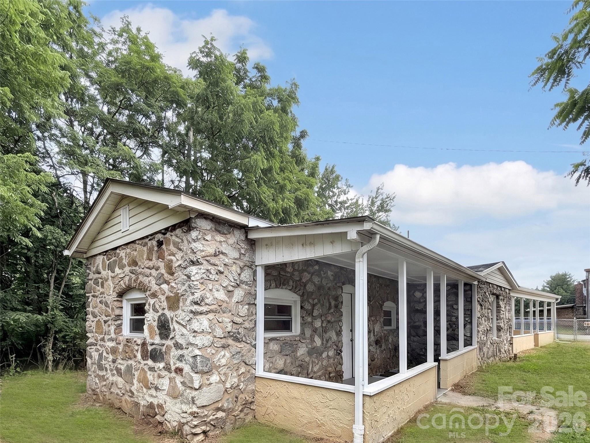 492 Riverbend Street