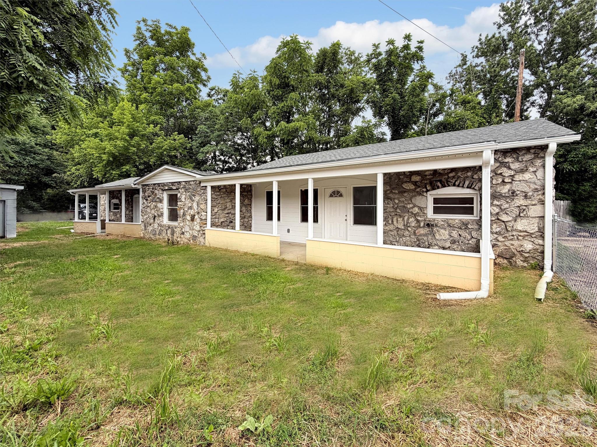 492 Riverbend Street