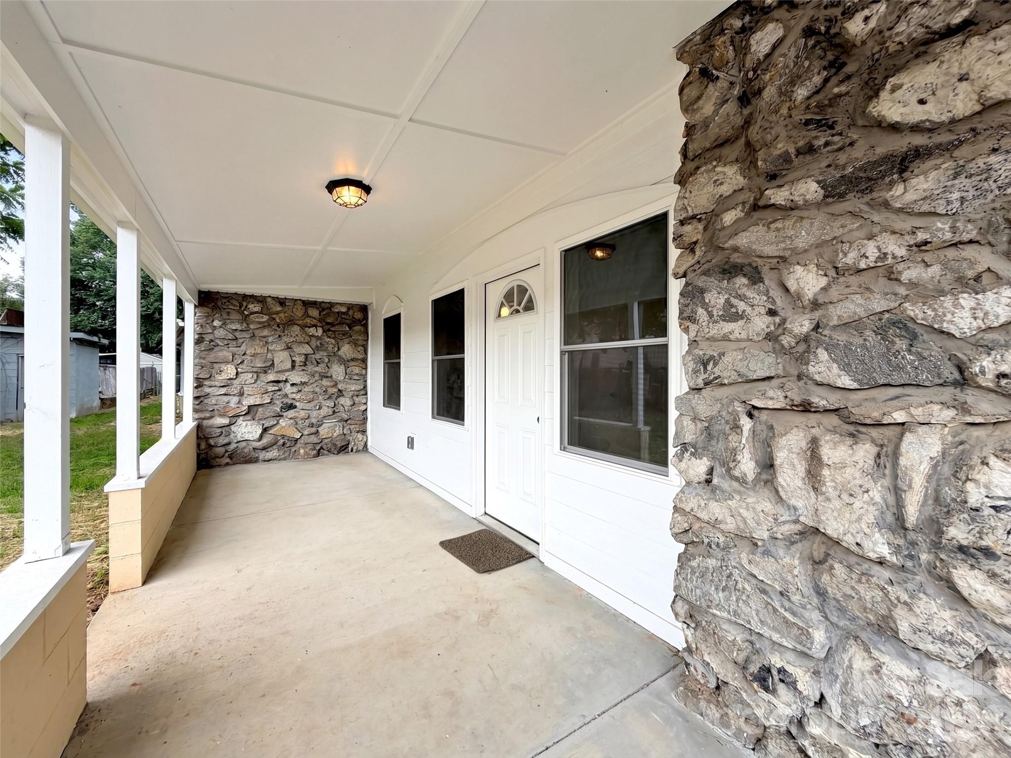 492 Riverbend Street