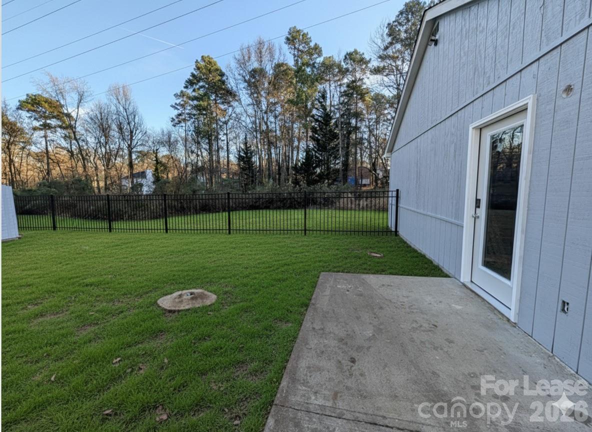 3211 Winding Trail 2