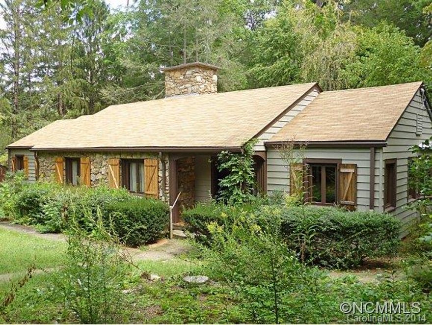 Fantastic home needing cosmetic updates. HVAC, Electrical replaced in 2010. North Asheville charm within walking distance of Beaver Lake. Covenants ârun with the landâ per original 1920's/30's deed. Includes addt'l PIN#.