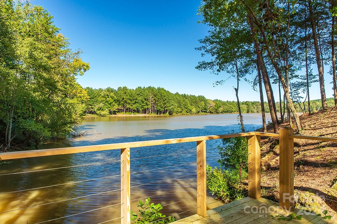 The Waterfront Club - Land